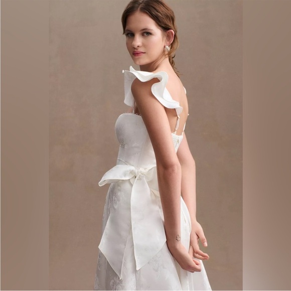 V. Chapman White Midi Dress - Picture 3 of 12